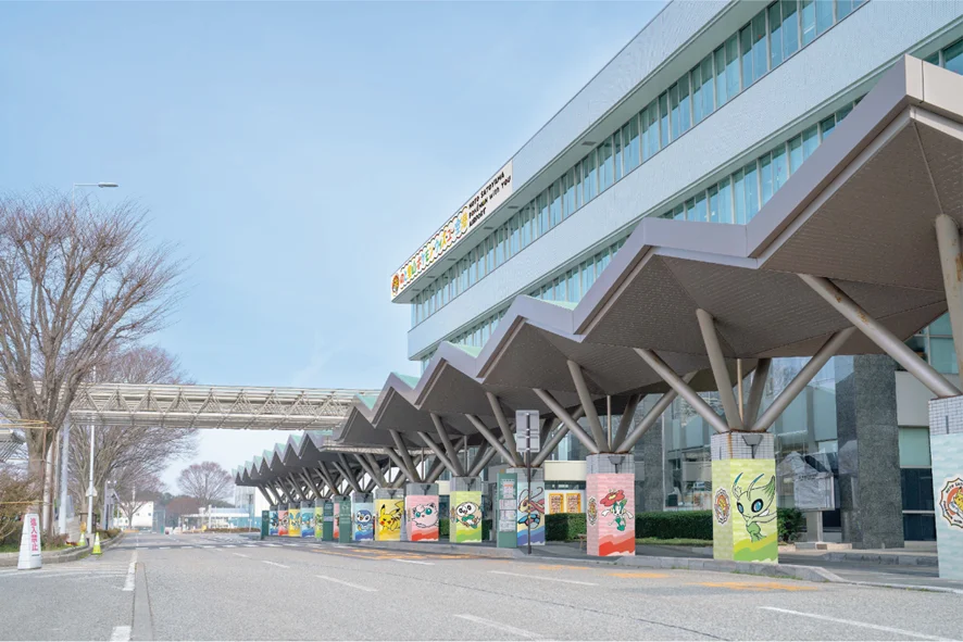 Extérieur de l'aéroport de Noto Satoyama Pokémon avec vous